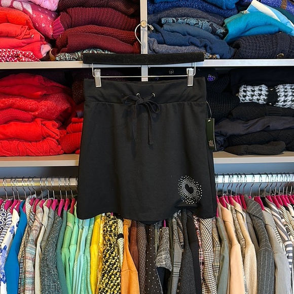 Wild Fable black elastic waistband with tie heart embellished skirt size M NWT - Picture 1 of 3